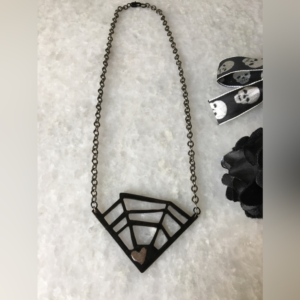 Spider web necklace & Black bow w/skull/spider hair clip & black flower hairclip - Picture 4 of 16